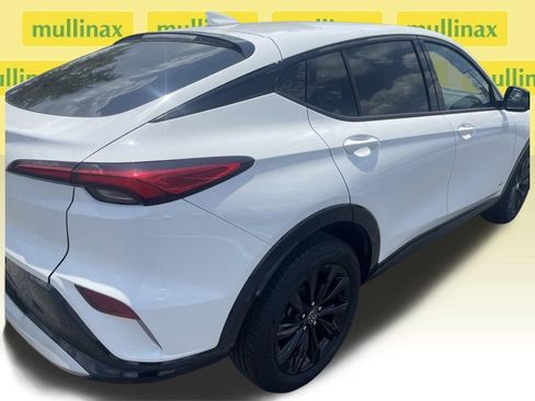 Used 2025 Buick Envista Sport Touring FWD image 11