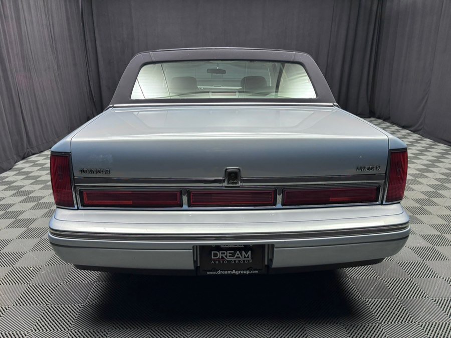 Used 1997 Lincoln Town Car Executive RWD image 5