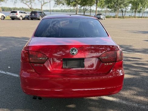 Used 2012 Volkswagen Jetta SE FWD image 6