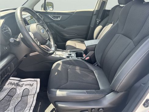 Used 2019 Subaru Forester Premium AWD/4WD image 12