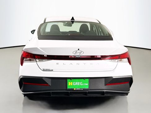 Used 2025 Hyundai Elantra SE FWD image 8