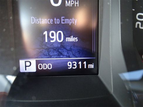 Used 2018 Toyota Tacoma SR image 21