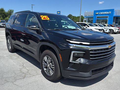 Used 2025 Chevrolet Traverse LT AWD/4WD image 21