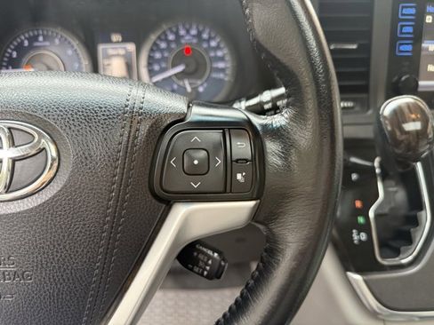 Used 2016 Toyota Sienna Limited image 13