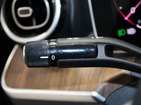 Used 2025 Mercedes-Benz C 300 Sedan image 29