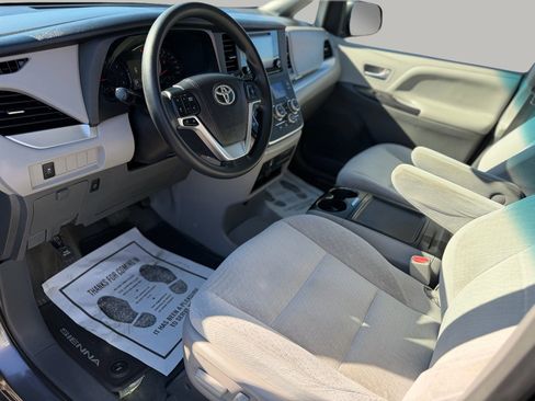 Used 2016 Toyota Sienna LE image 13