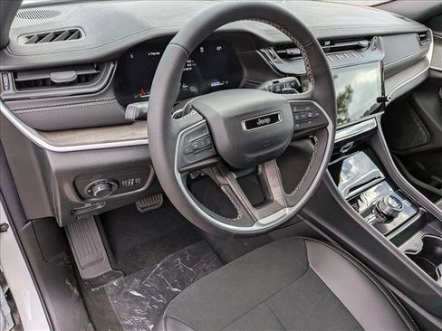 New 2026 Jeep Grand Cherokee Altitude image 3