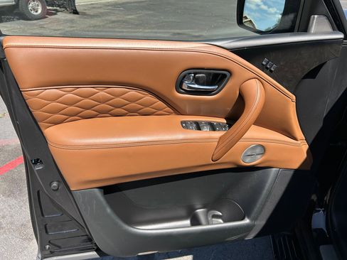 Used 2024 INFINITI QX80 Sensory w/ All-Season Package AWD/4WD image 10