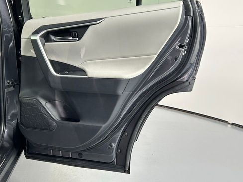 Used 2021 Toyota RAV4 XLE image 11