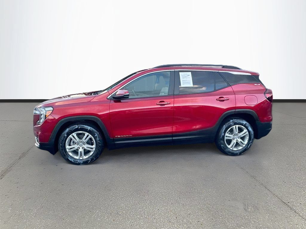 Used 2022 GMC Terrain SLE w/ Driver Convenience Package FWD image 4