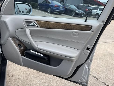 Used 2007 Mercedes-Benz C 230 Sedan image 21