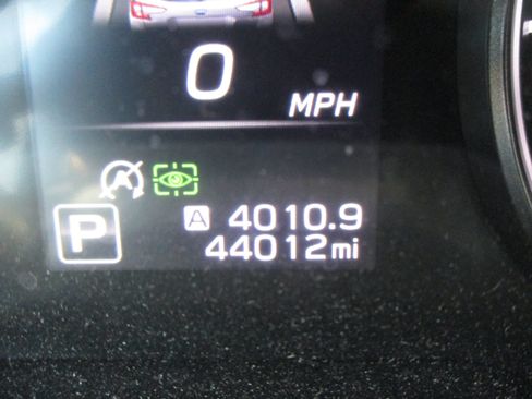 Used 2025 Subaru Outback Limited AWD/4WD image 12