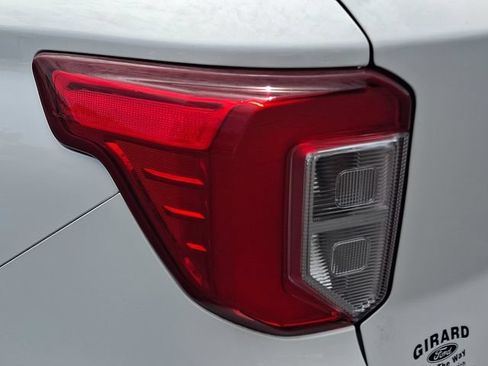 Used 2022 Ford Explorer XLT w/ Equipment Group 202A AWD/4WD image 10