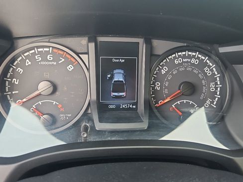 Used 2020 Toyota Tacoma SR AWD/4WD image 12