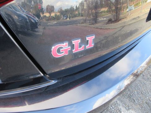 Used 2019 Volkswagen Jetta GLI image 2