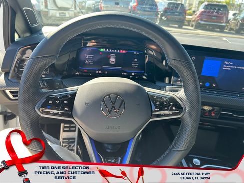 Used 2024 Volkswagen Golf R image 18