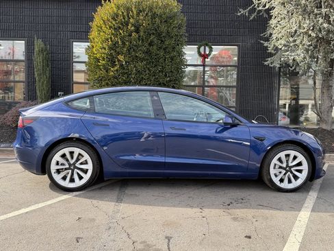 Used 2022 Tesla Model 3 Standard Range image 21