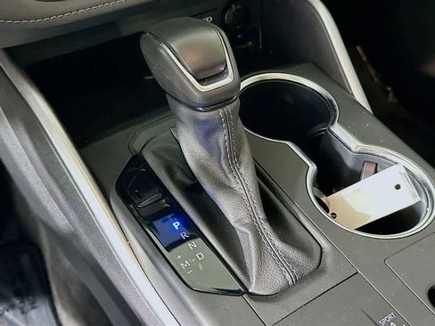 Used 2023 Toyota Highlander XLE image 19