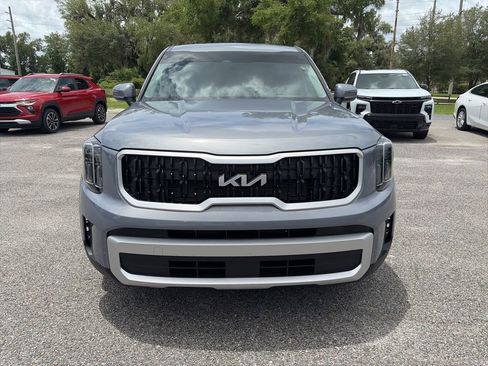 Used 2025 Kia Telluride LX FWD image 3