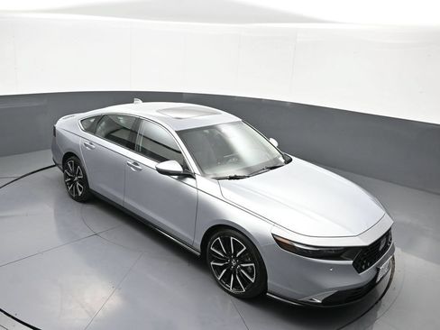 Certified 2025 Honda Accord Touring image 35
