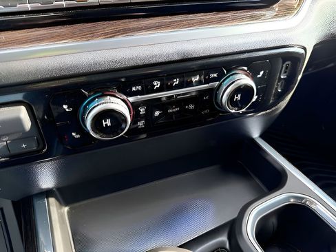 Used 2025 GMC Sierra 1500 Elevation image 30