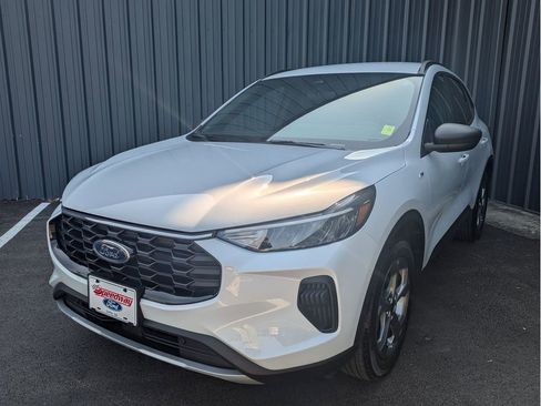 Used 2025 Ford Escape ST-Line w/ Tech Pack #1 FWD image 2