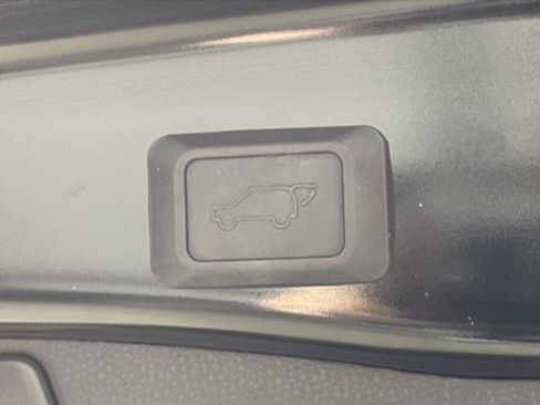 Certified 2020 Toyota RAV4 Limited AWD/4WD image 10