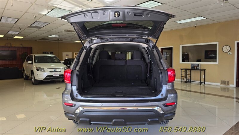 Used 2019 Nissan Pathfinder S FWD image 11