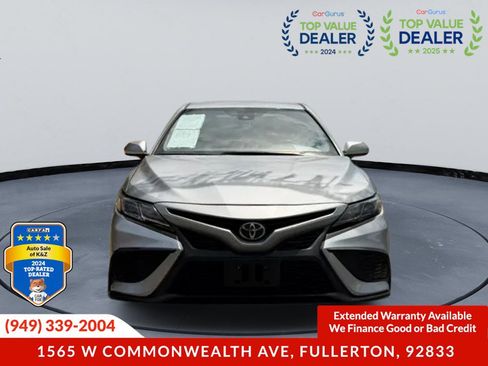 Used 2021 Toyota Camry SE FWD image 2