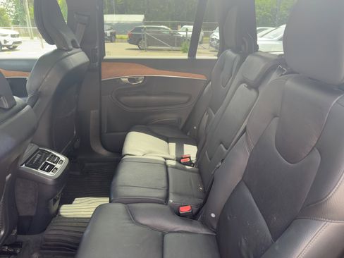Certified 2022 Volvo XC90 T6 Momentum w/ Advanced Package image 28