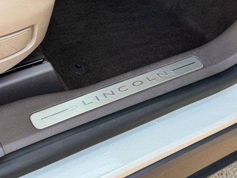 Used 2021 Lincoln Corsair AWD w/ Premium Package image 11