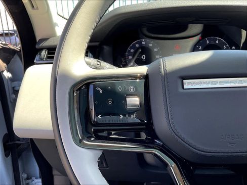 New 2025 Land Rover Range Rover Velar Dynamic SE image 16