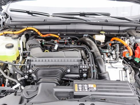 Used 2025 Lincoln Nautilus Premier image 13