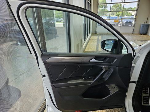 Used 2022 Volkswagen Tiguan SE R-Line AWD/4WD image 19