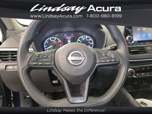 Used 2024 Nissan Altima 2.5 S FWD image 14