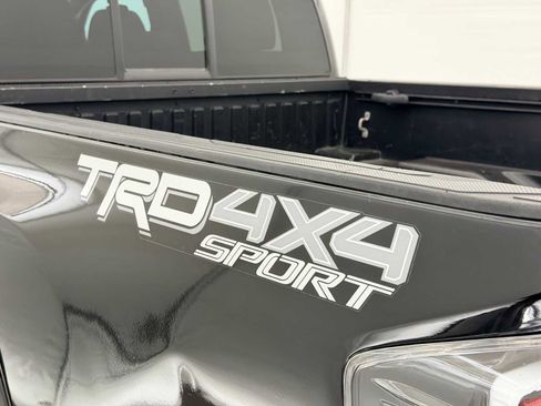 Used 2016 Toyota Tacoma TRD Sport image 10