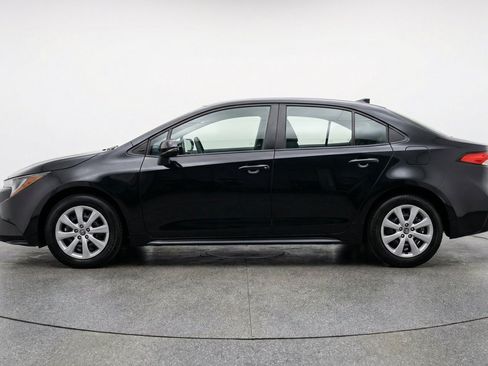 Used 2025 Toyota Corolla LE FWD image 5