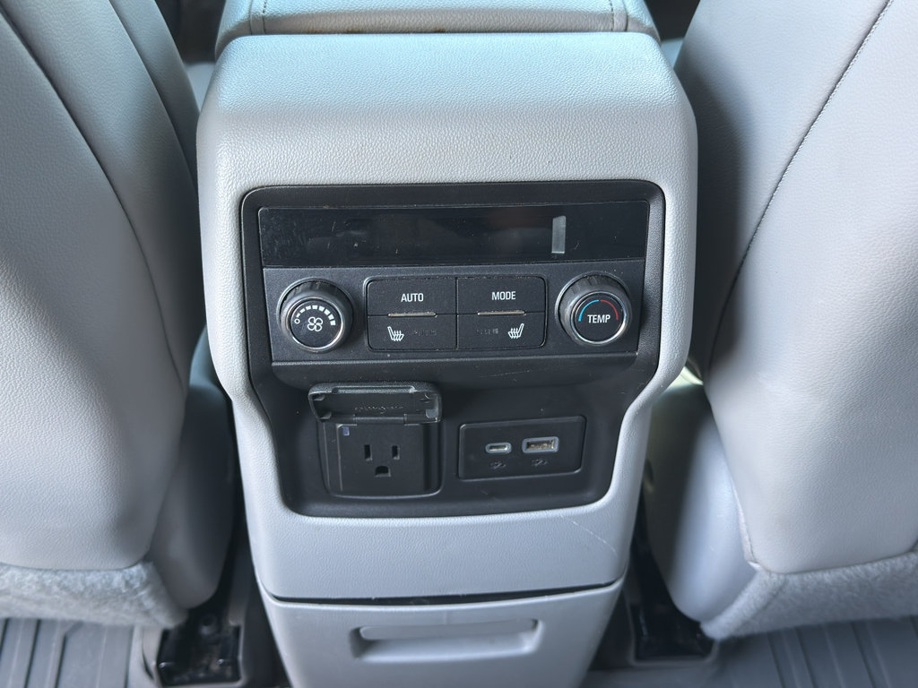 Used 2021 GMC Acadia SLT w/ Technology Package FWD image 27