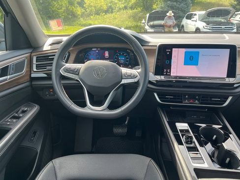Used 2026 Volkswagen Atlas SE w/ Panoramic Sunroof Package FWD image 19