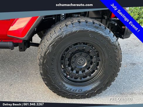 Used 2022 Jeep Wrangler Unlimited Sahara w/ LED Lighting Group AWD/4WD image 9