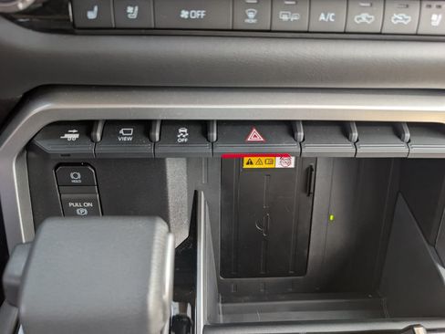 Used 2024 Toyota Tundra Platinum AWD/4WD image 29