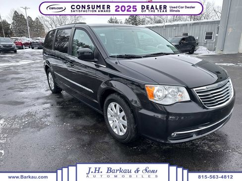 Used 2015 Chrysler Town & Country Touring image 1