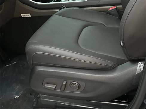 New 2026 Kia Carnival EX image 19