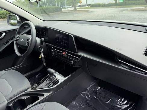 Certified 2025 Kia Niro LX FWD image 33