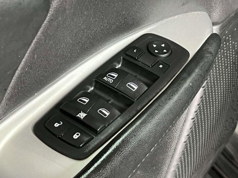 Used 2017 Dodge Journey SE image 16