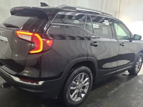 Used 2022 GMC Terrain SLT w/ Infotainment Package II image 4
