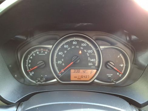 Used 2017 Toyota Yaris L image 17