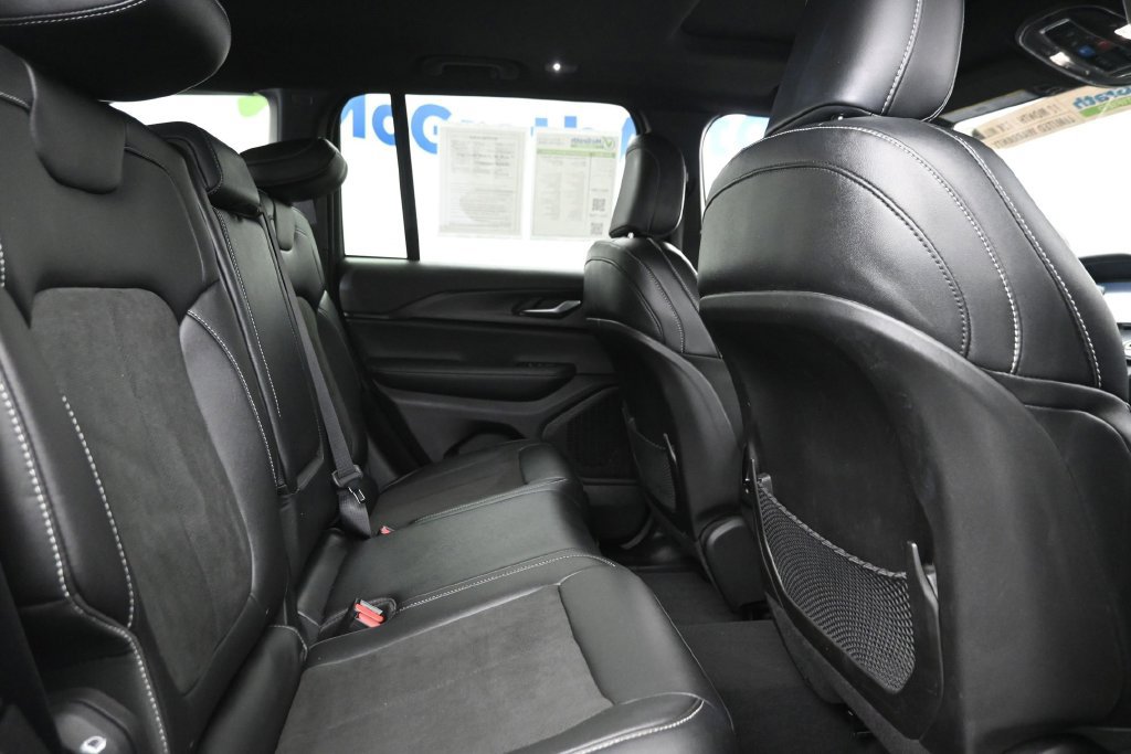 Used 2023 Jeep Grand Cherokee Altitude AWD/4WD image 10