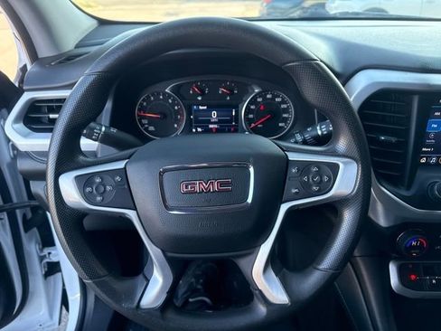 Used 2023 GMC Acadia SLE image 11