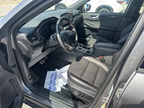 Used 2023 Ford Escape ST-Line w/ Tech Pack #1 FWD image 10
